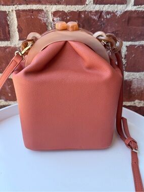 Follow Me Serena Bucket Bag w/kiss-lock Acrylic Clasp